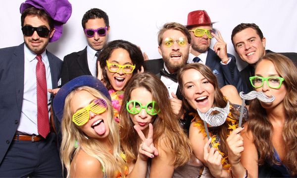 Zábava ve fotobudce na oslavě